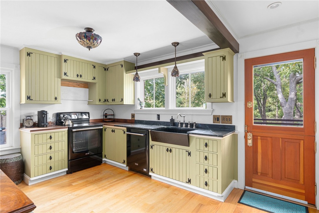 401 Tower Hill Road North Kingstown, RI 02852 - Photo 14 of 40