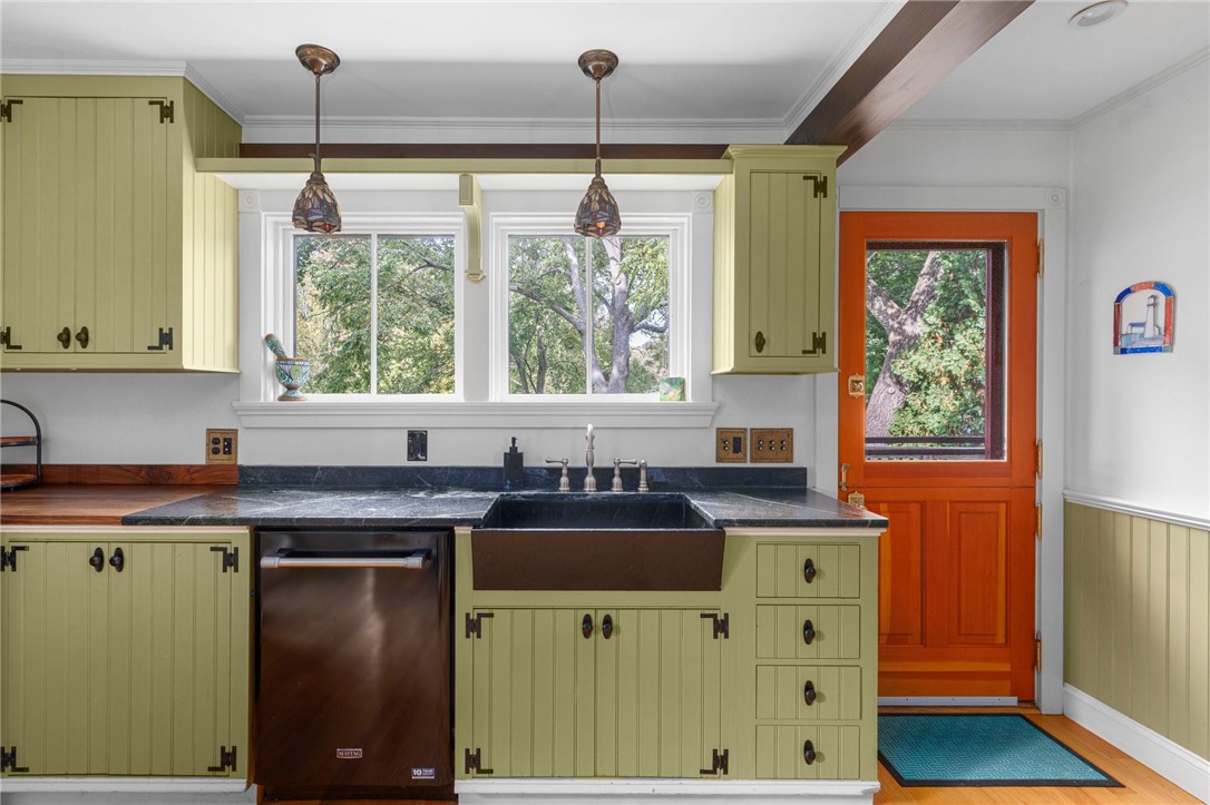 401 Tower Hill Road North Kingstown, RI 02852 - Photo 18 of 40