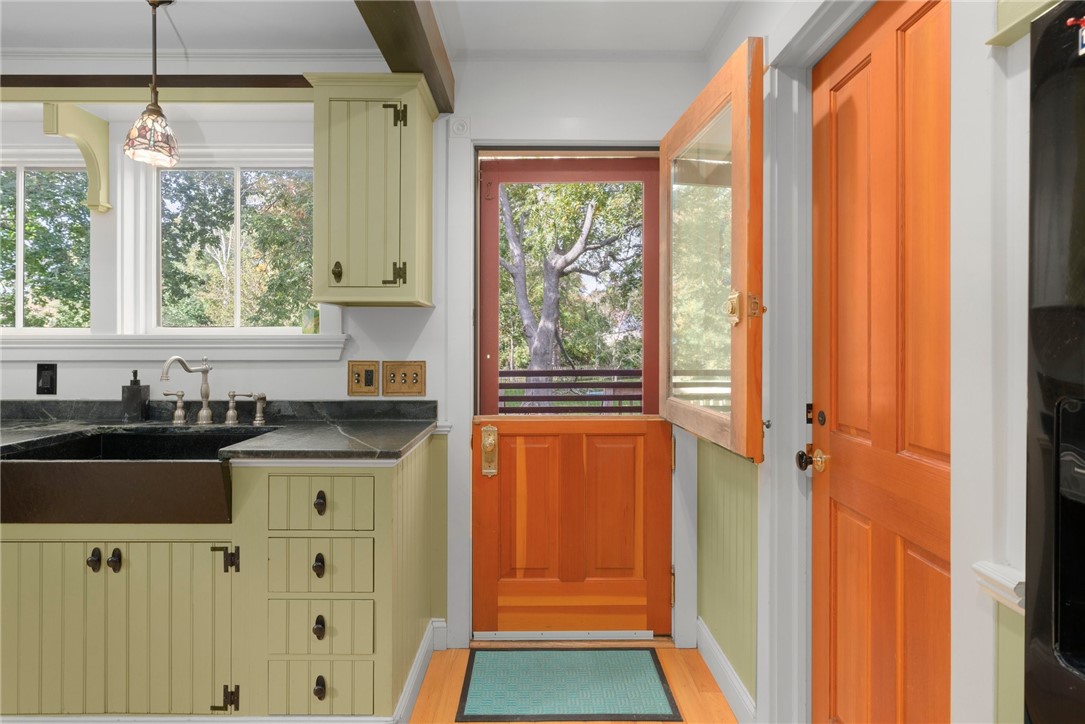 401 Tower Hill Road North Kingstown, RI 02852 - Photo 20 of 40