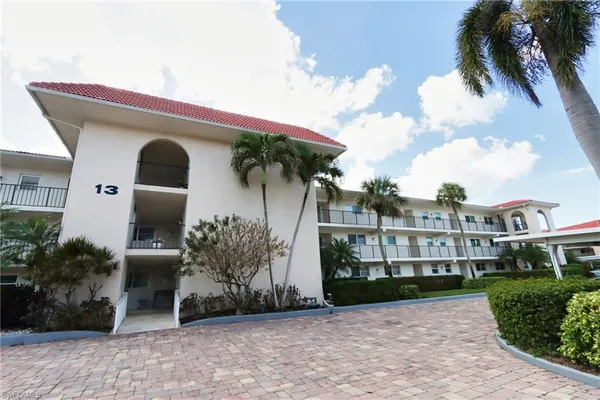$2,050 | 13 High Point Circle North, Unit 209, Naples, FL 34103