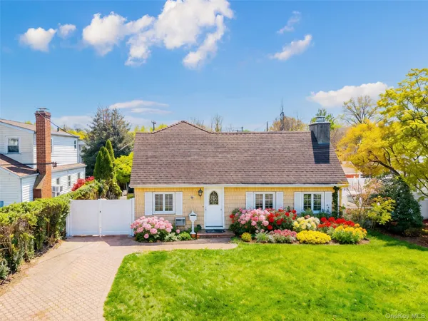 $938,888 | 49 Beatrice Avenue, Syosset, NY 11791