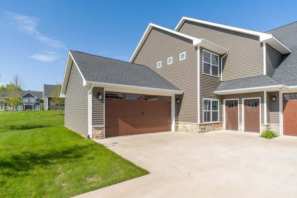 $269,900 | 2940 Mary Leigh Drive, Bettendorf, IA 52722
