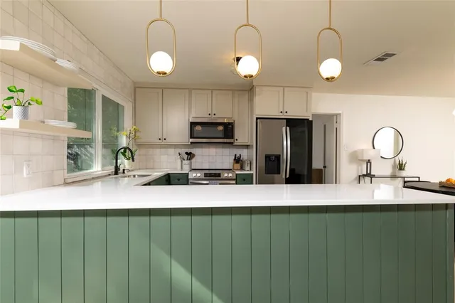 $375,000 | 8412 Glenann Drive, North Richland Hills, TX 76182