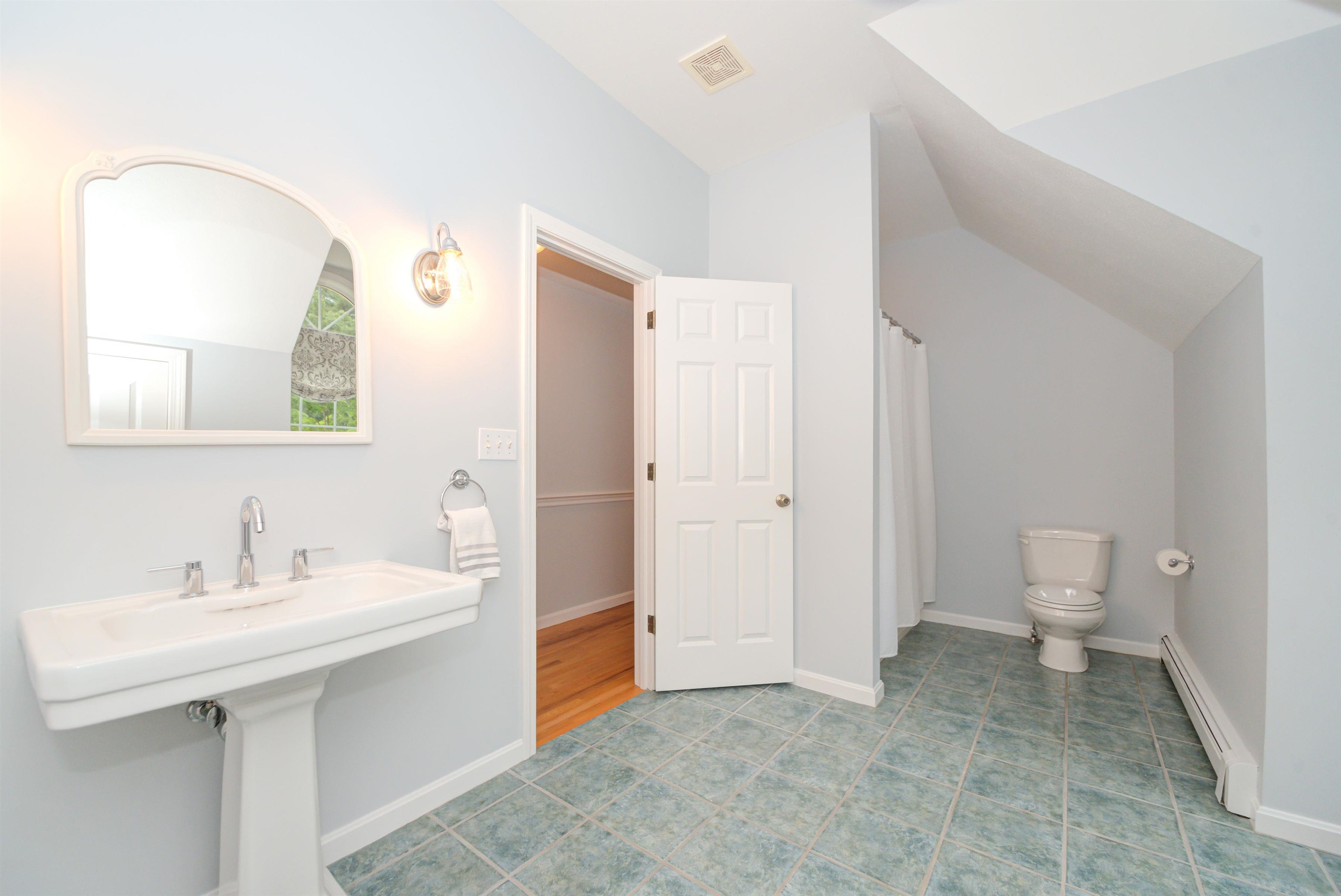 16 Karen Road Windham, NH 03087 - Photo 19 of 37