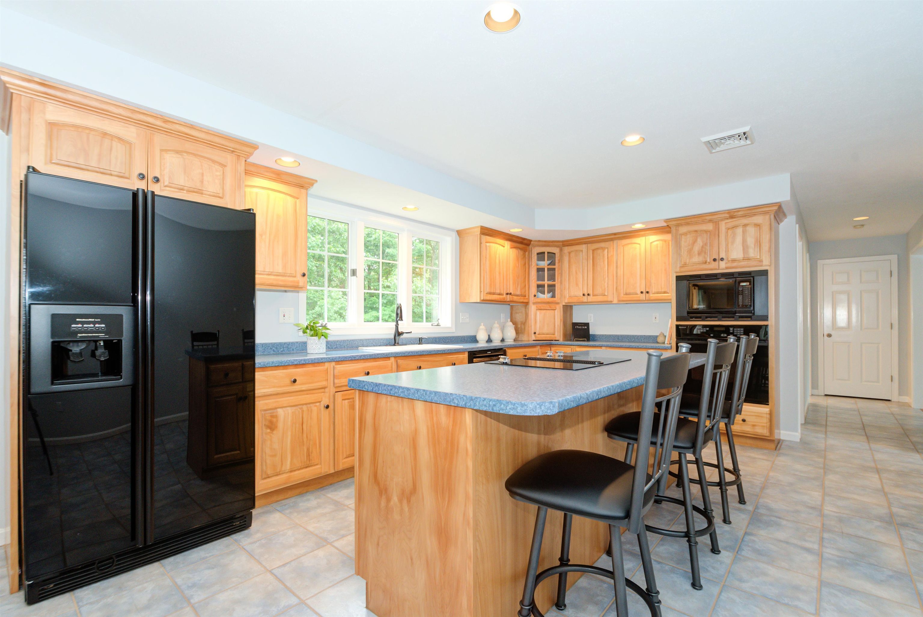 16 Karen Road Windham, NH 03087 - Photo 3 of 37