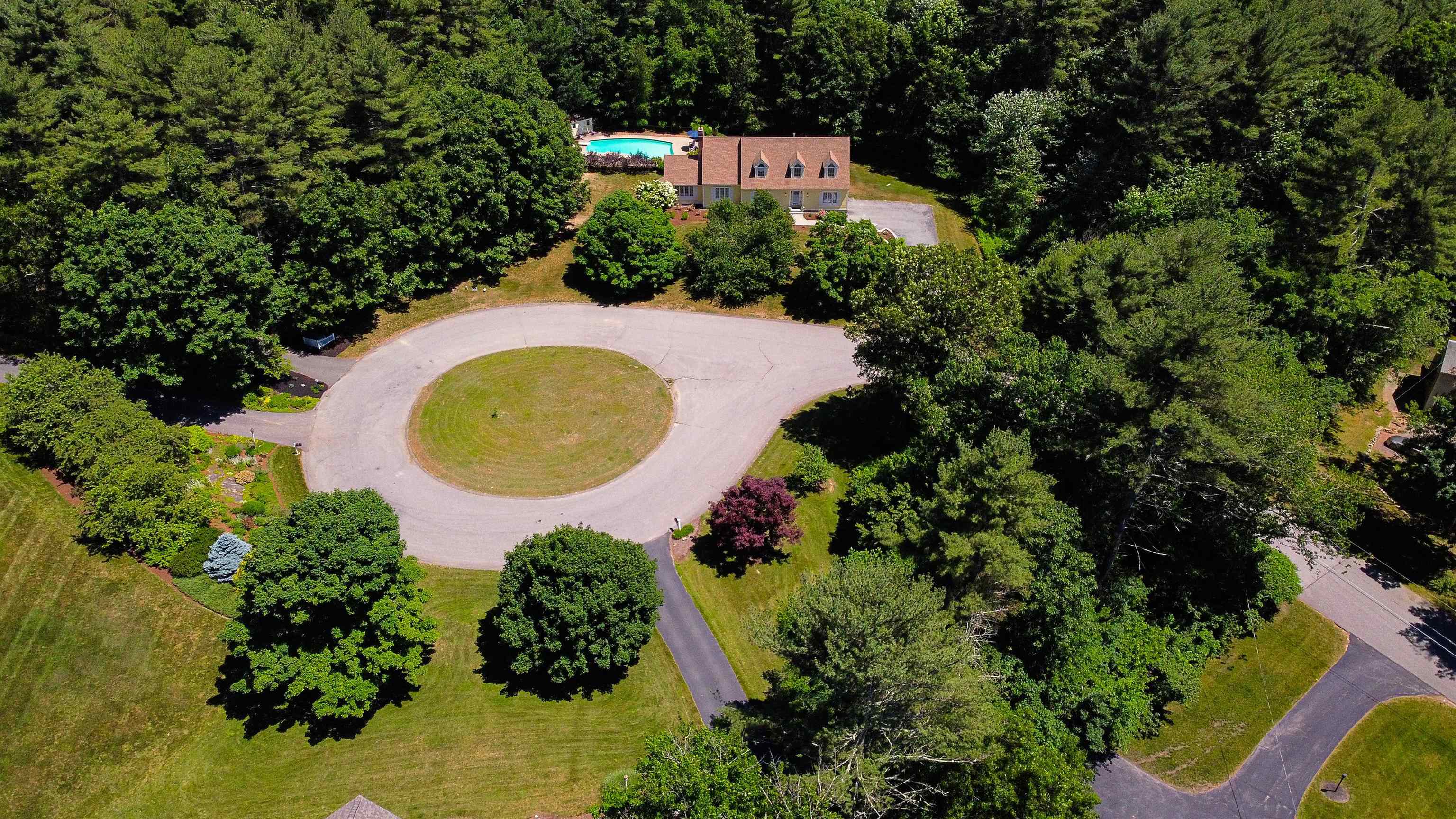 16 Karen Road Windham, NH 03087 - Photo 31 of 37