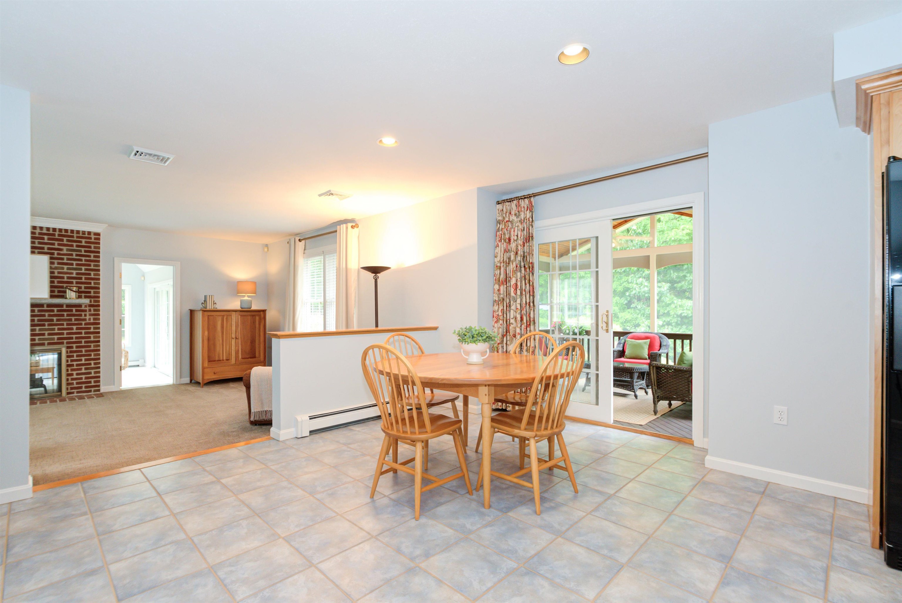 16 Karen Road Windham, NH 03087 - Photo 4 of 37