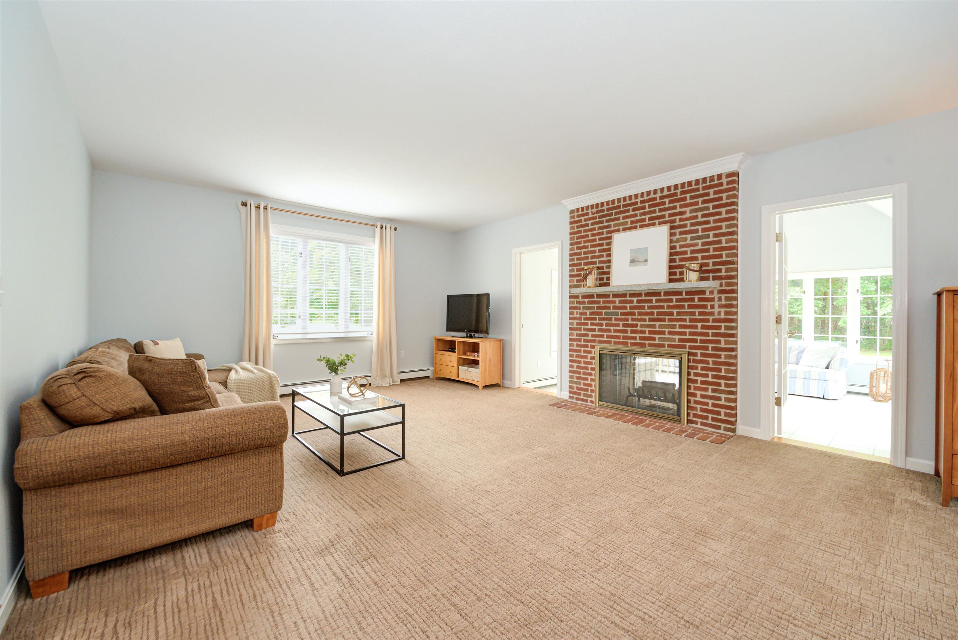 16 Karen Road Windham, NH 03087 - Photo 6 of 37