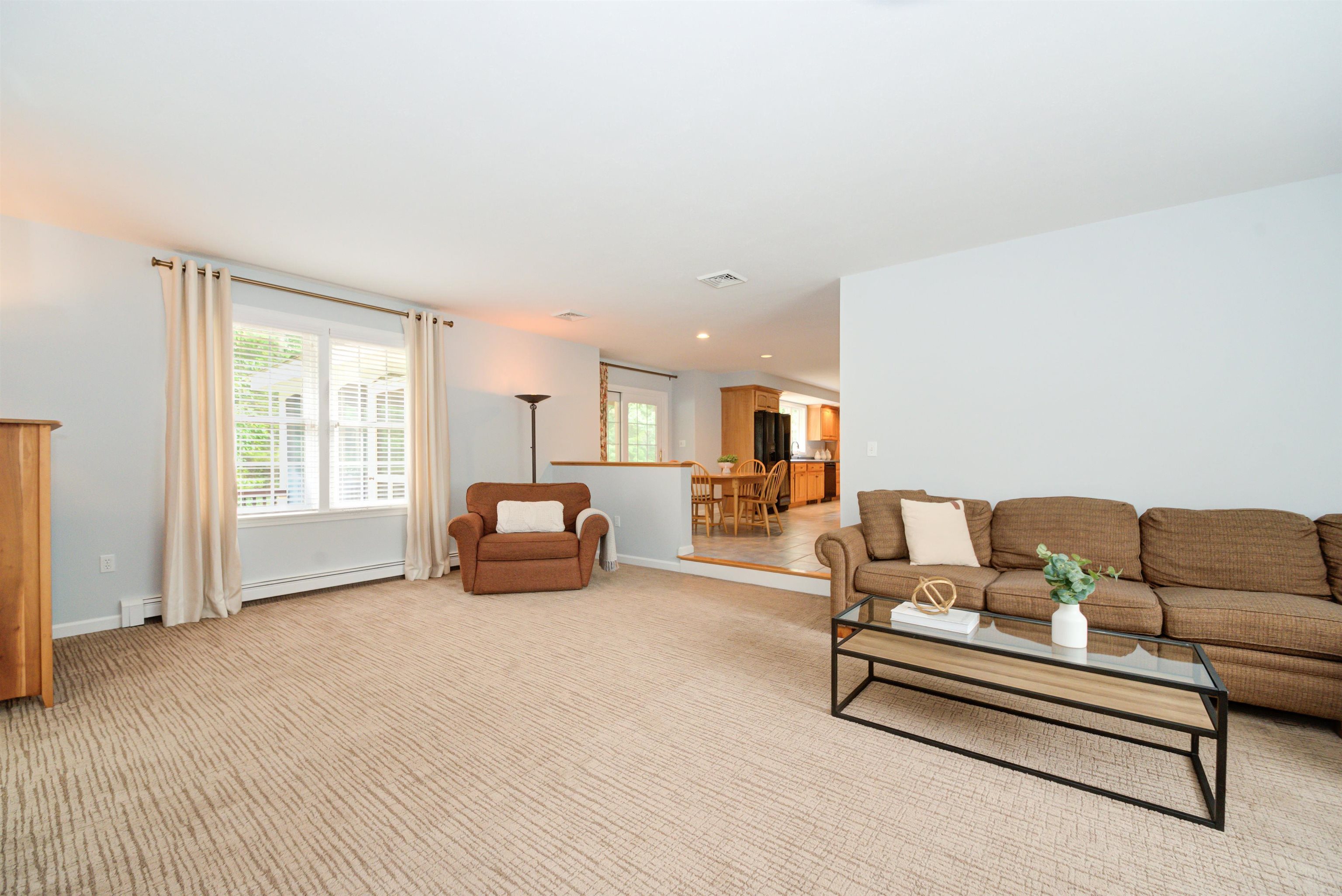 16 Karen Road Windham, NH 03087 - Photo 7 of 37