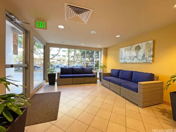 $2,095 | 1315 Kalakaua Avenue, Unit 2101, Honolulu, HI 96826