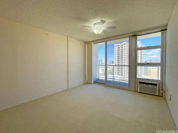 $2,095 | 1315 Kalakaua Avenue, Unit 2101, Honolulu, HI 96826