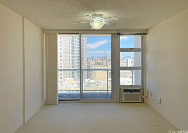 $2,095 | 1315 Kalakaua Avenue, Unit 2101, Honolulu, HI 96826