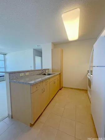 $2,095 | 1315 Kalakaua Avenue, Unit 2101, Honolulu, HI 96826