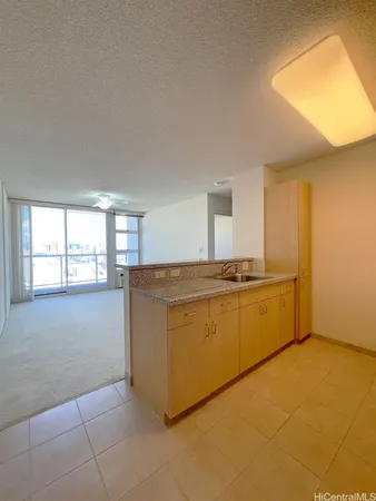 $2,095 | 1315 Kalakaua Avenue, Unit 2101, Honolulu, HI 96826