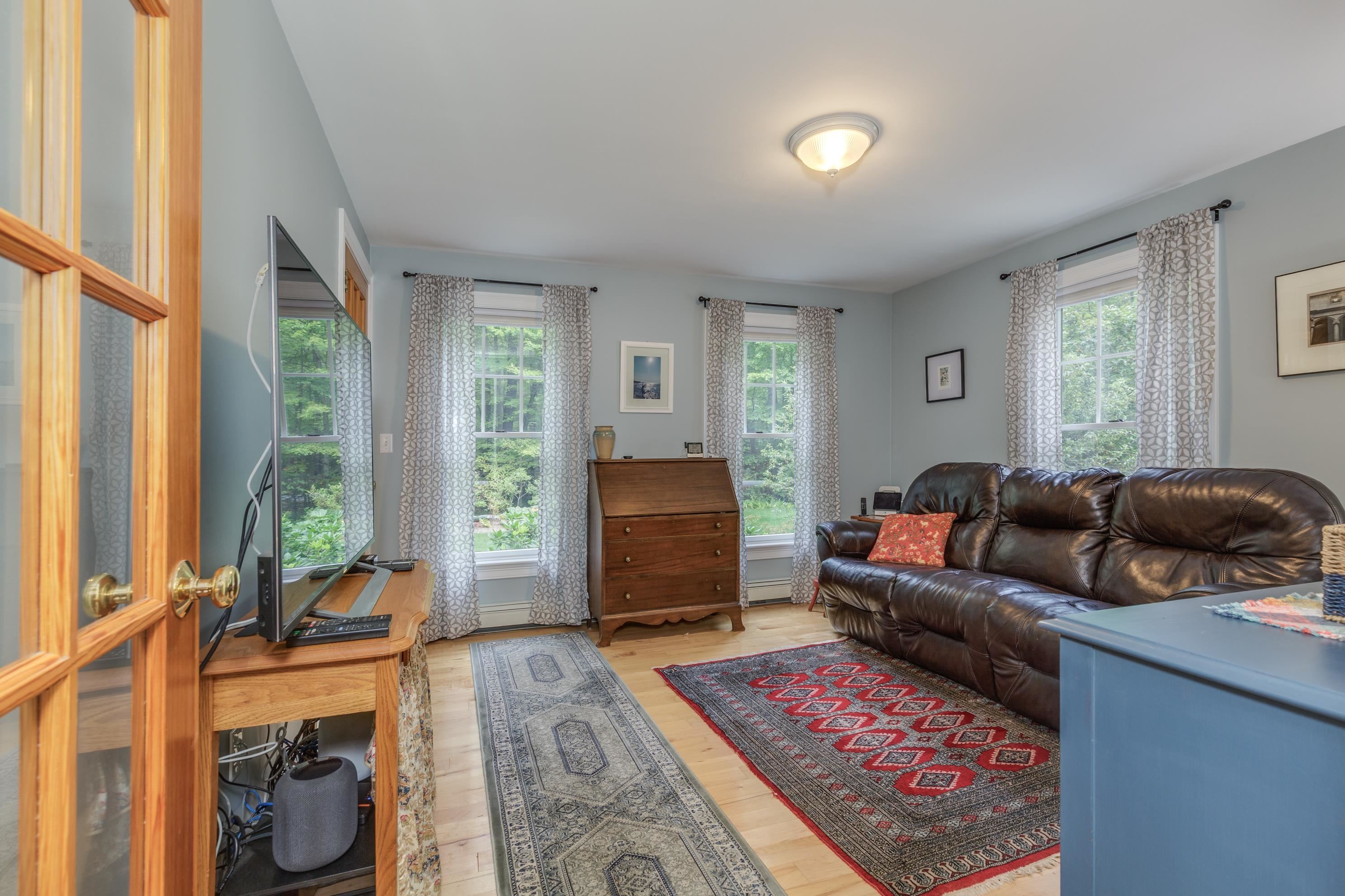 834 Borough Road Pembroke, NH 03275 - Photo 16 of 47