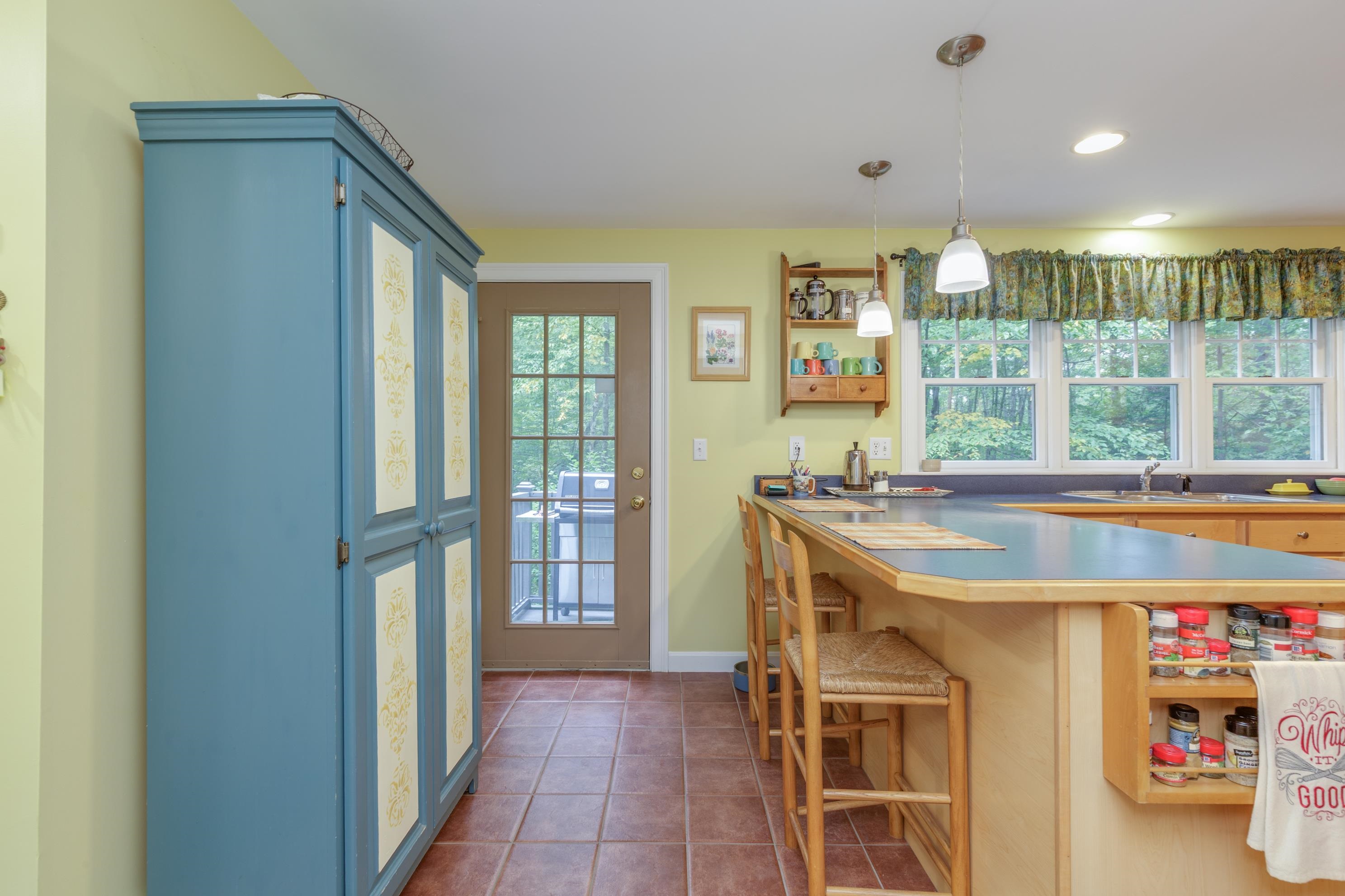 834 Borough Road Pembroke, NH 03275 - Photo 6 of 47