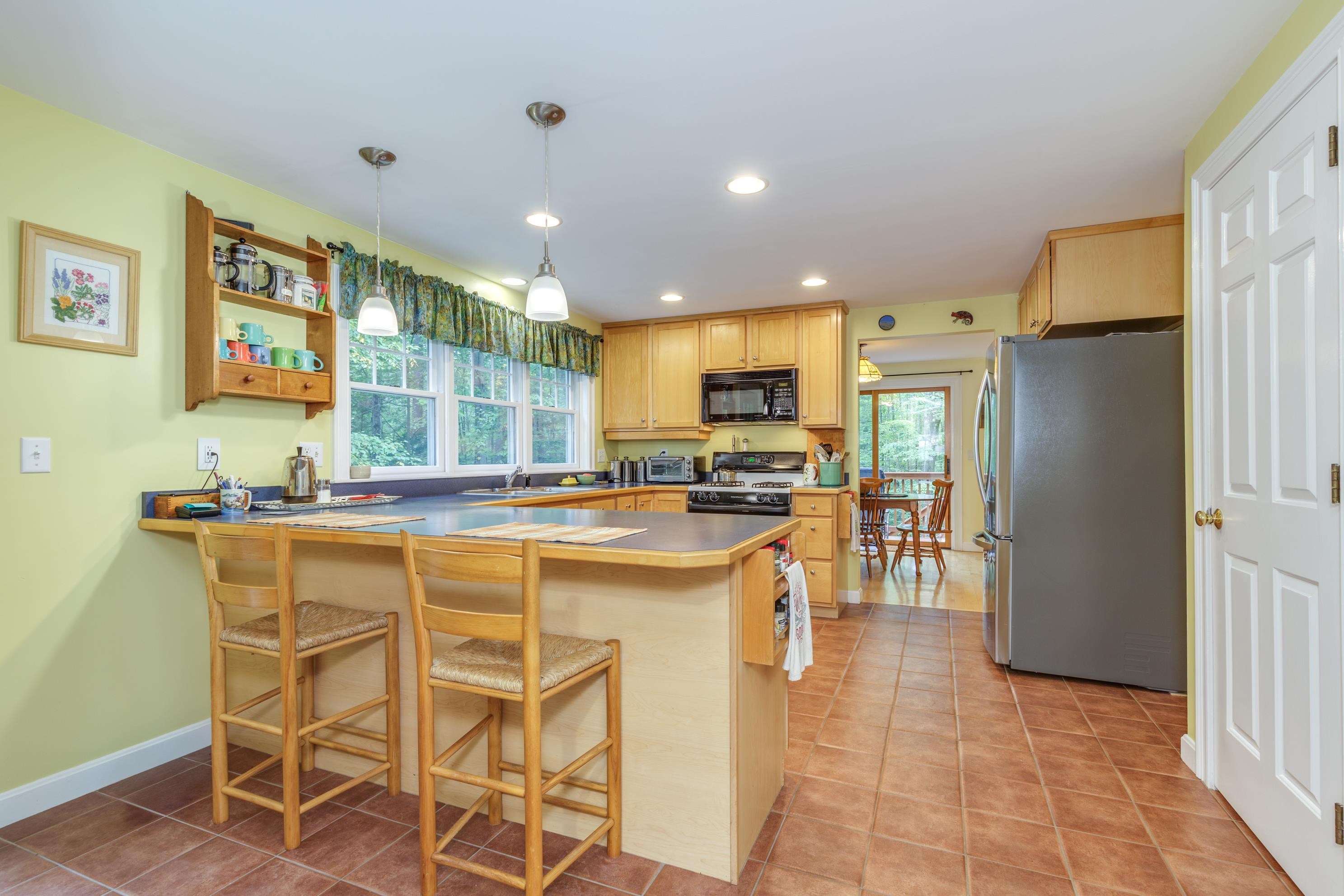 834 Borough Road Pembroke, NH 03275 - Photo 7 of 47