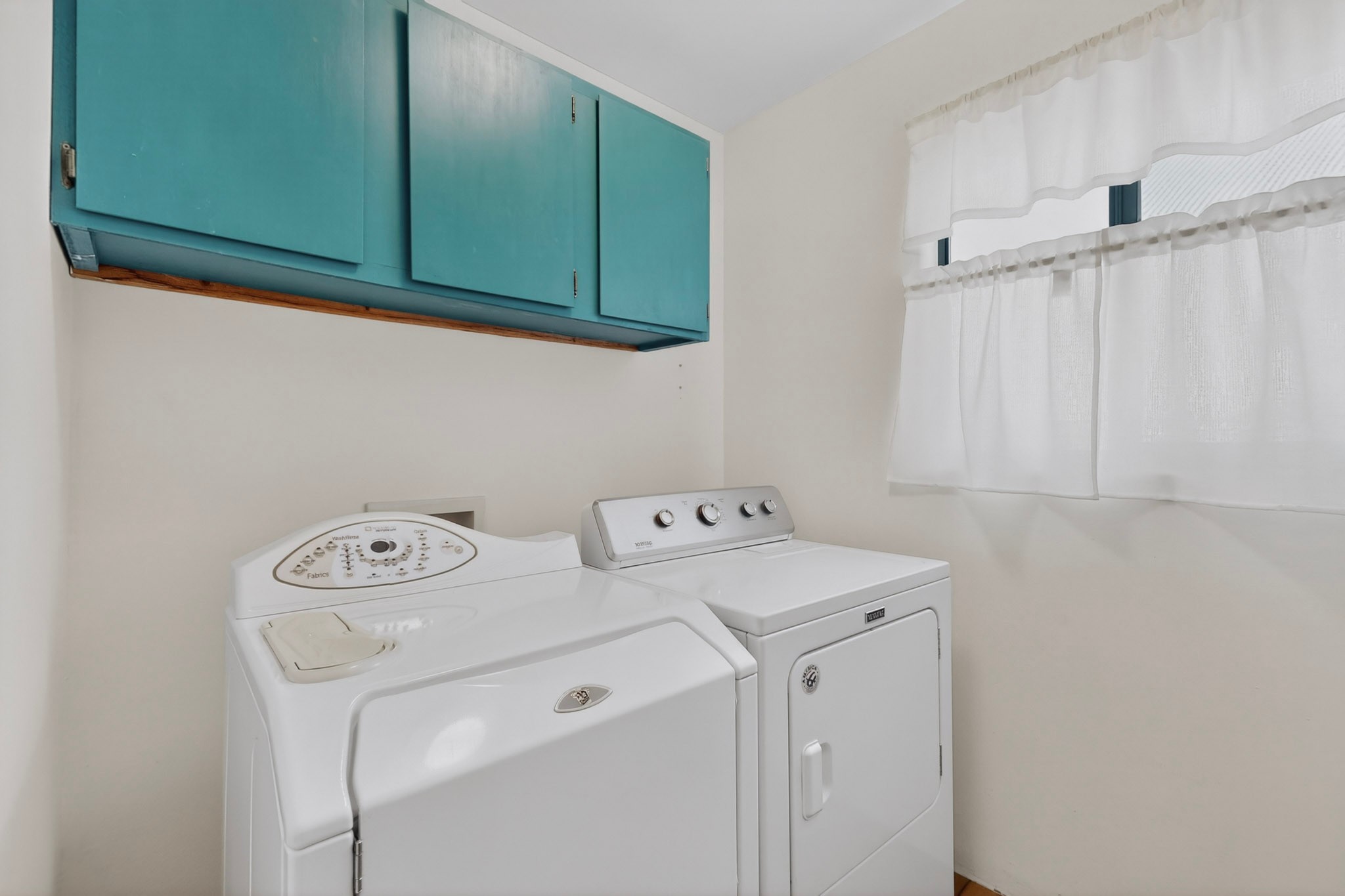 10 Blue Mesa Road Santa Fe, NM 87508 - Photo 42 of 63 Laundry room