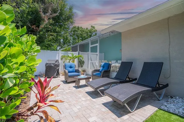 $1,800,000 | 2051 Roselawn Street, Sarasota, FL 34231