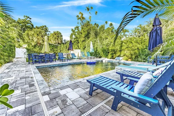 $1,800,000 | 2051 Roselawn Street, Sarasota, FL 34231