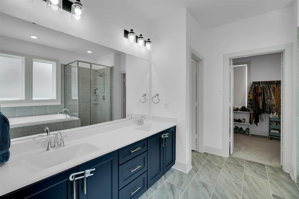 10912 Rochelle Court Grand Prairie, TX 76065 - Photo 6 of 30 a bathroom with a sink double vanity