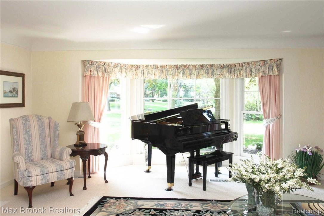 281 Warrington Road Bloomfield Hills, MI 48304 - Photo 5 of 25 Warrington-3.jpg