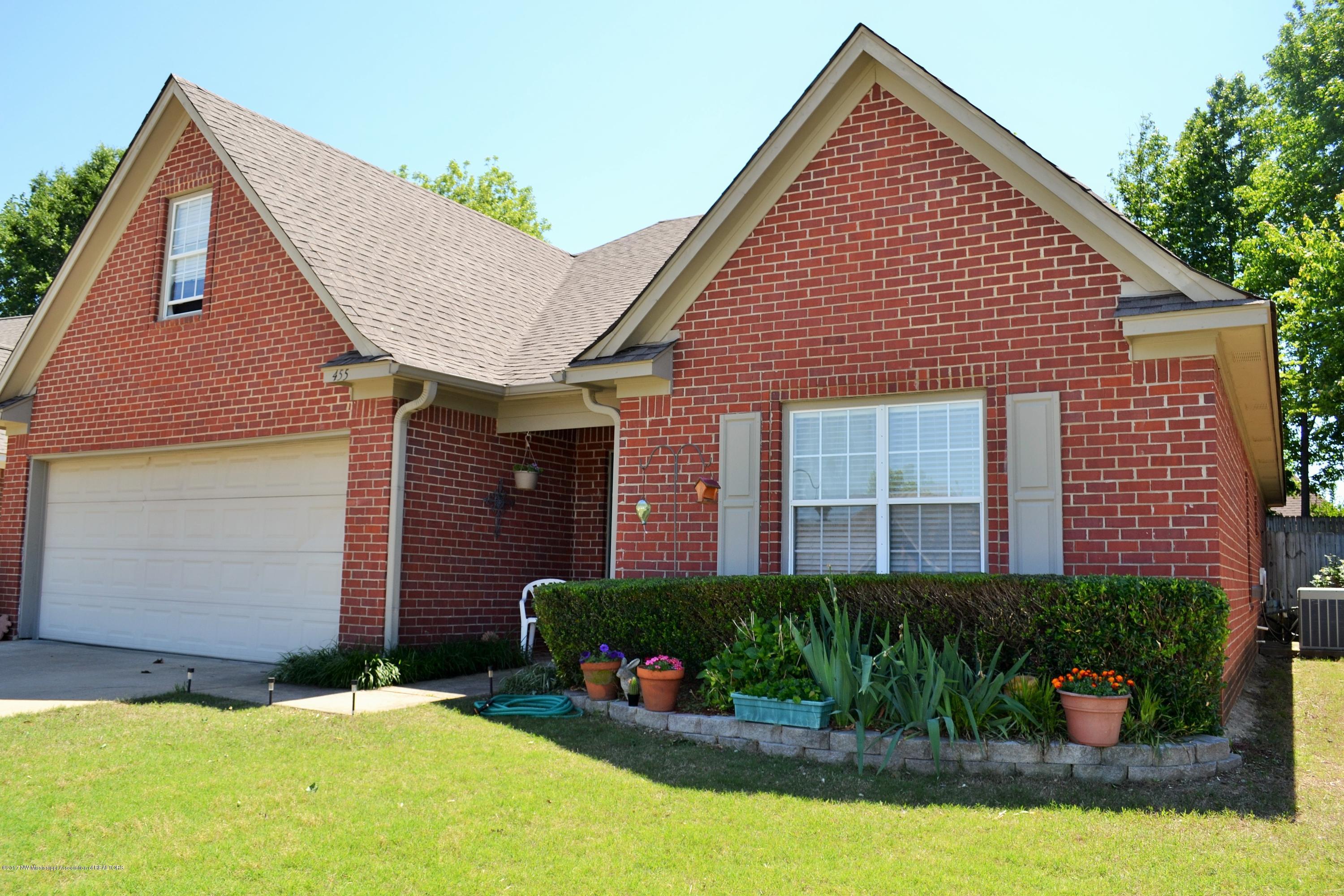 455 Timber Way South Hernando, MS 38632 - Photo 2 of 29 DSC_0548
