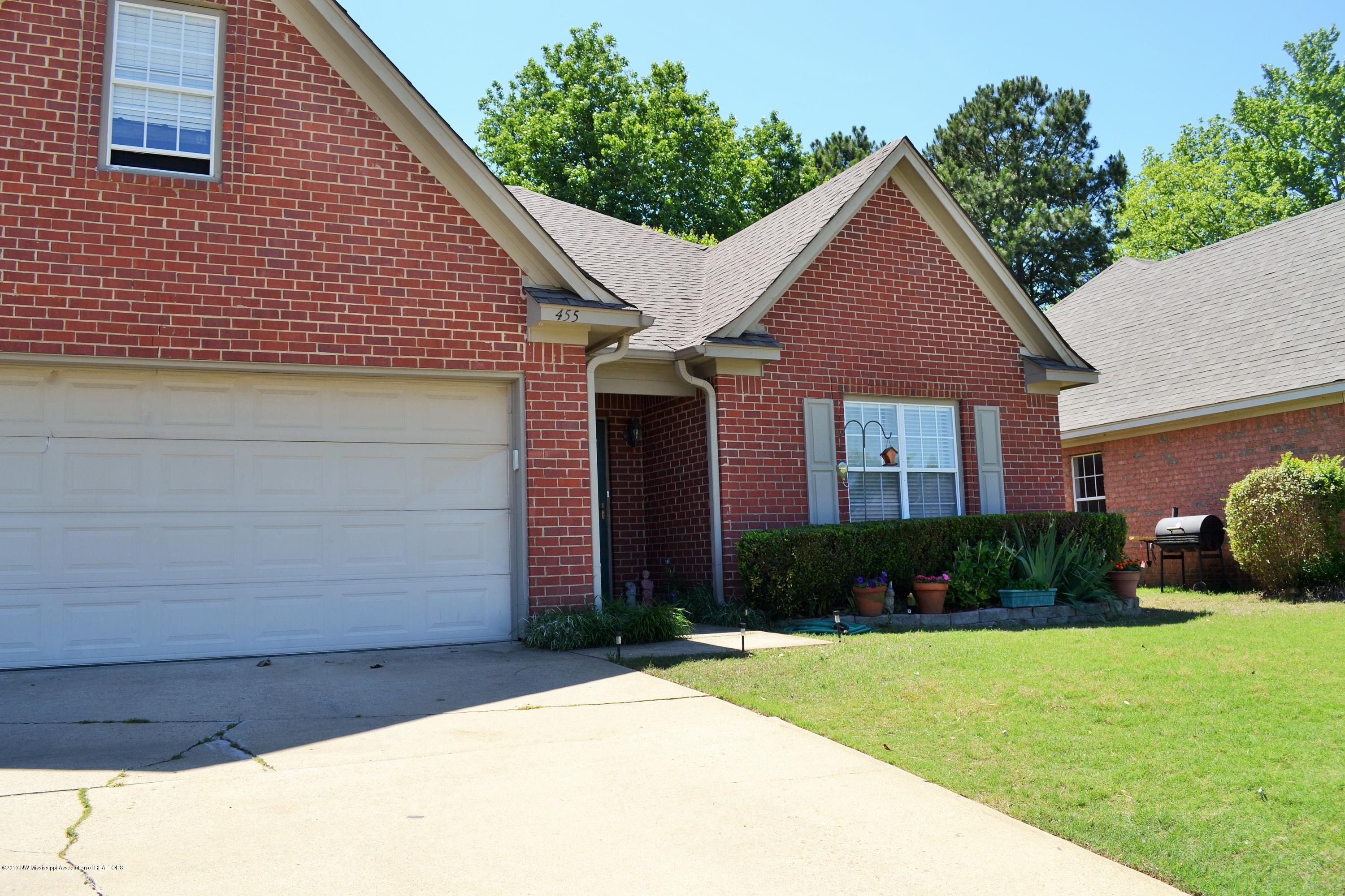 455 Timber Way South Hernando, MS 38632 - Photo 3 of 29 DSC_0544