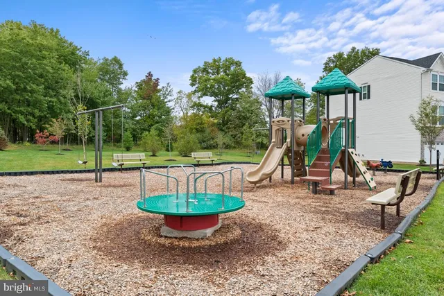 a view of a backyard with a fountain