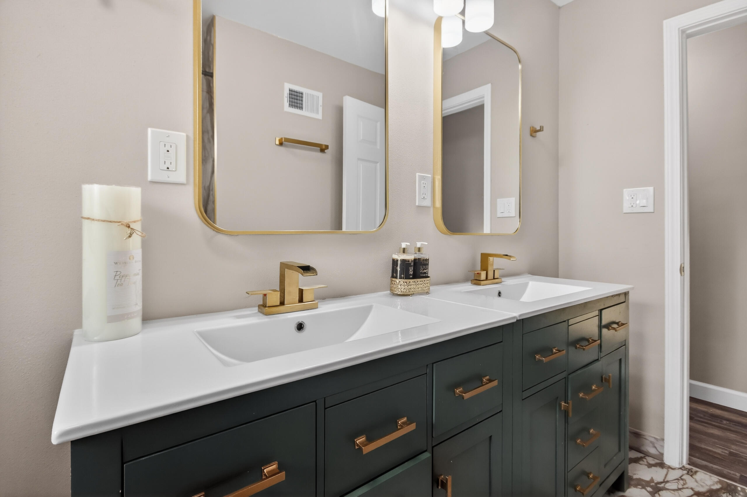 4575 North 46th Street Milwaukee, WI 53218 - Photo 17 of 28 DOUBLE SINKS