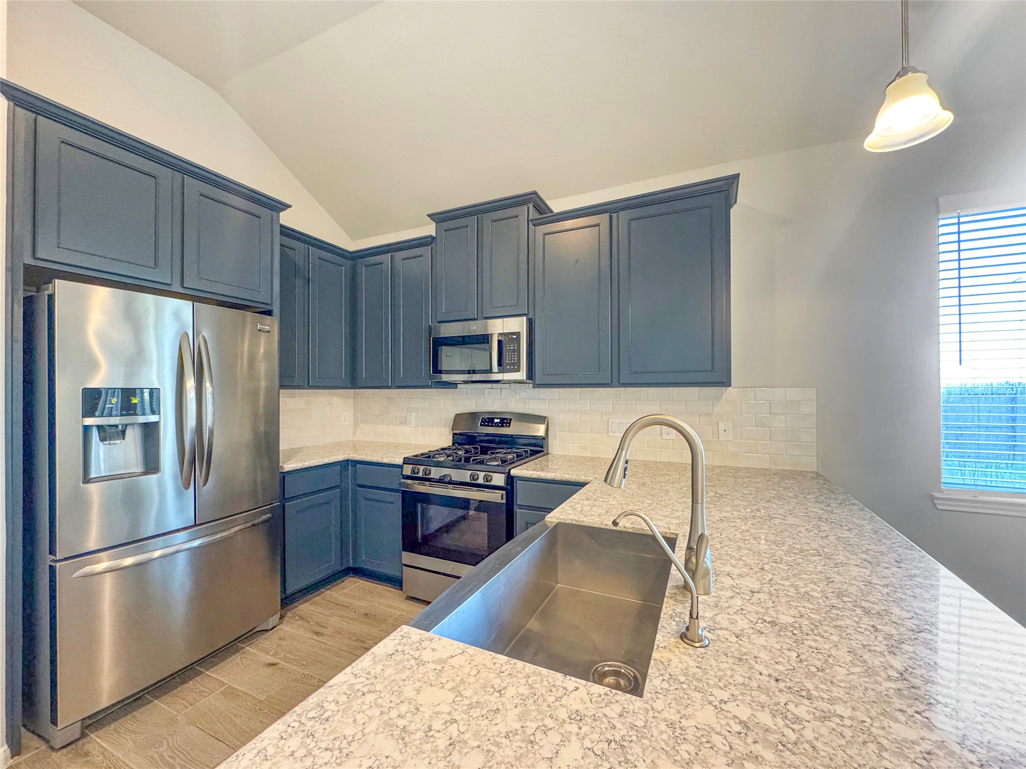 1707 Prairie Ridge Court Angleton, TX 77515 - Photo 9 of 39 Gallery Image 9