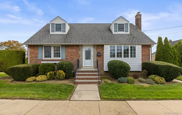 $859,000 | 124 Kilburn Road South, Garden City South, NY 11552