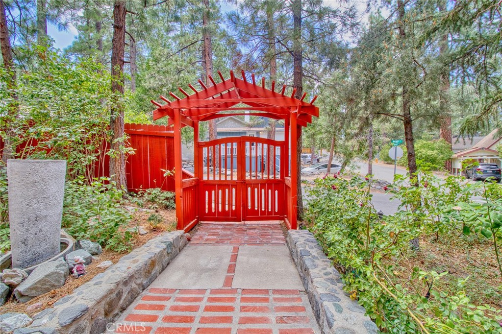 1513 Twin Lakes Road Wrightwood, CA 92397 - Photo 53 of 60 a front view of a house with a yard