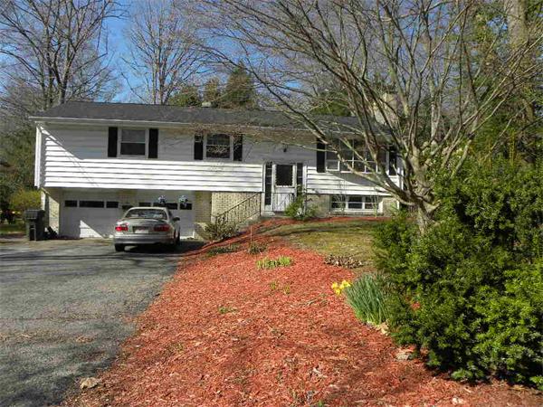 33 Charlton Road Dudley, MA 01571 - Photo 13 of 15