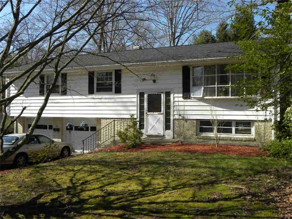 33 Charlton Road Dudley, MA 01571 - Photo 3 of 15