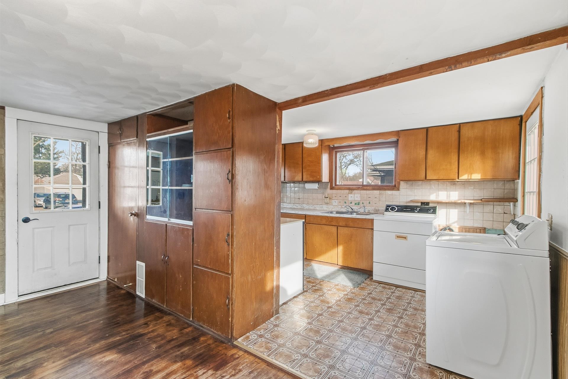 212 East Carroll Street Portage, WI 53901 - Photo 2 of 38