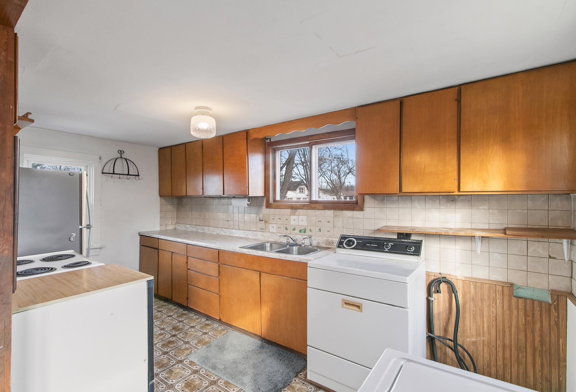 212 East Carroll Street Portage, WI 53901 - Photo 3 of 38