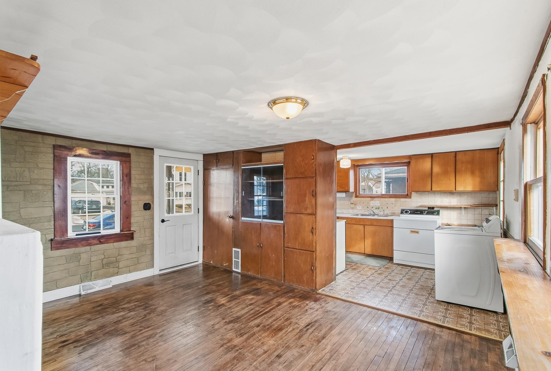 212 East Carroll Street Portage, WI 53901 - Photo 5 of 38