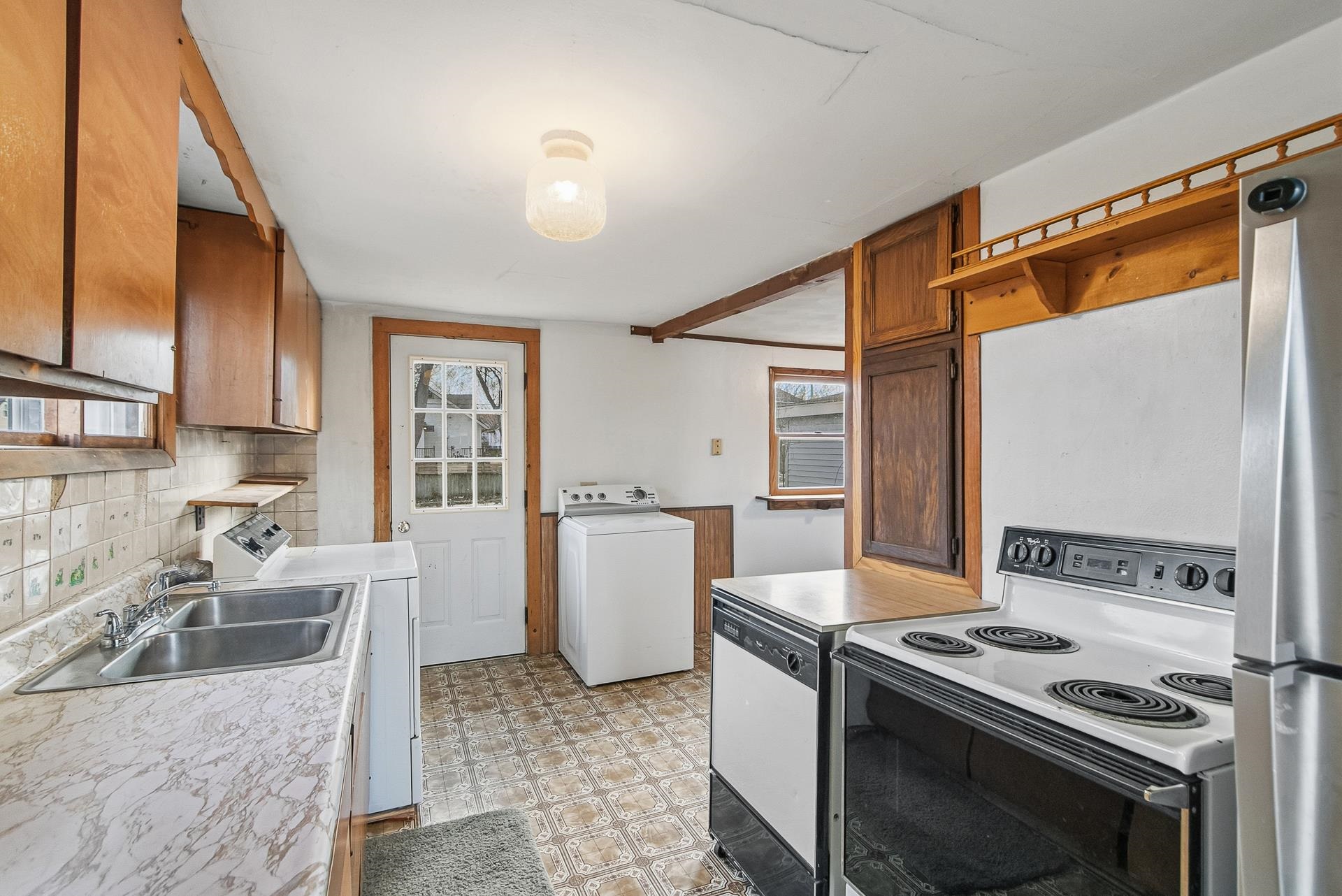 212 East Carroll Street Portage, WI 53901 - Photo 6 of 38