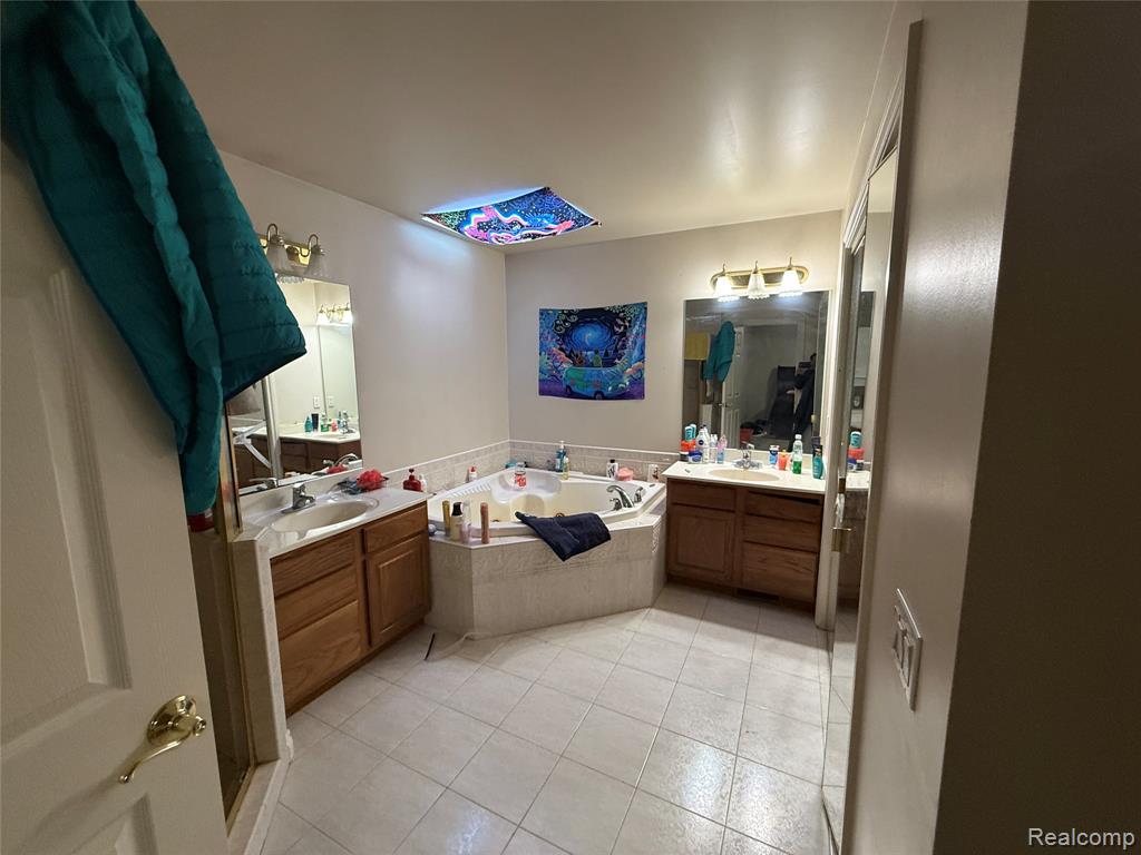 2097 Whispering Waters Pass Flushing, MI 48433 - Photo 3 of 6
