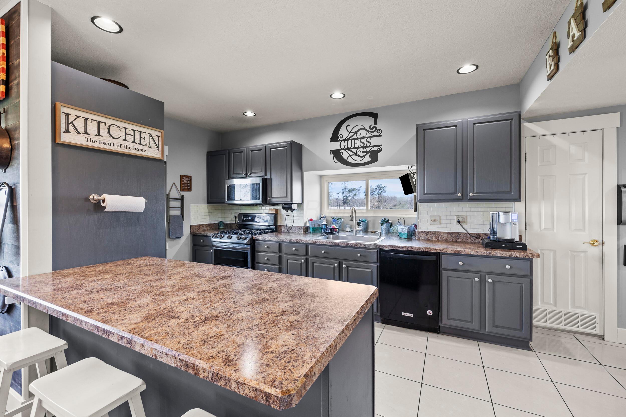 3420 Old Springfield Road London, OH 43140 - Photo 16 of 41 Kitchen 01 (1)