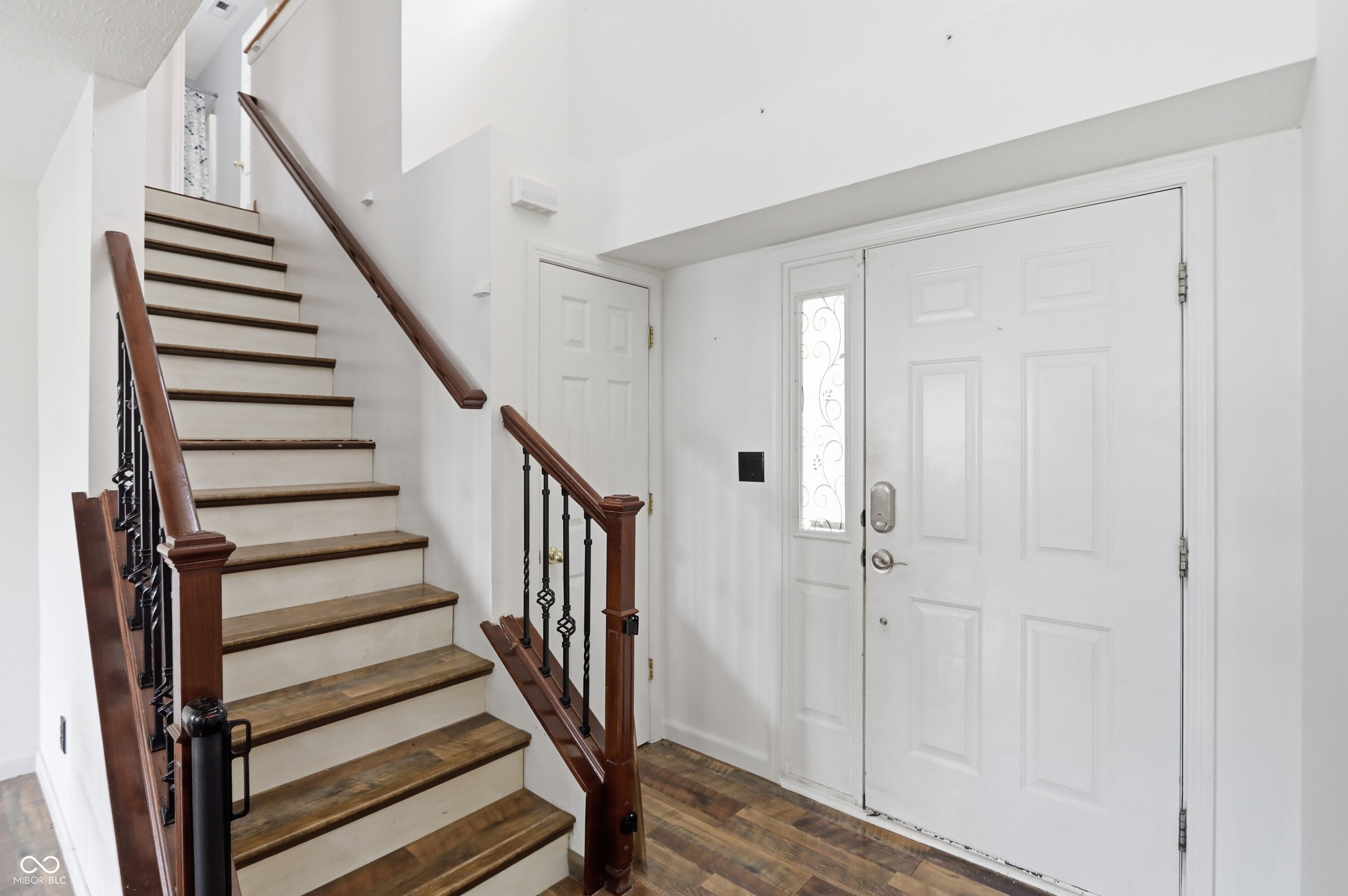 1124 Pebble Court Anderson, IN 46013 - Photo 4 of 32