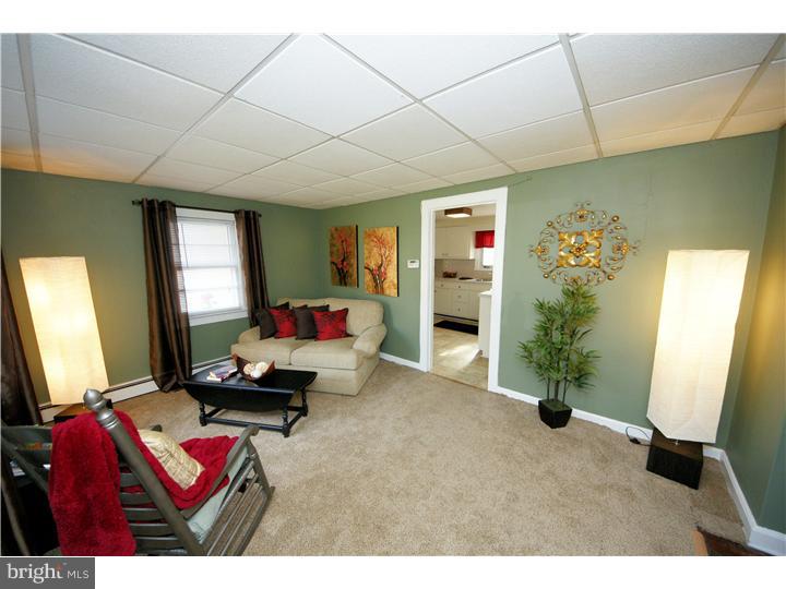 37 Diverty Road Pennington, NJ 08534 - Photo 2 of 20 Living Room