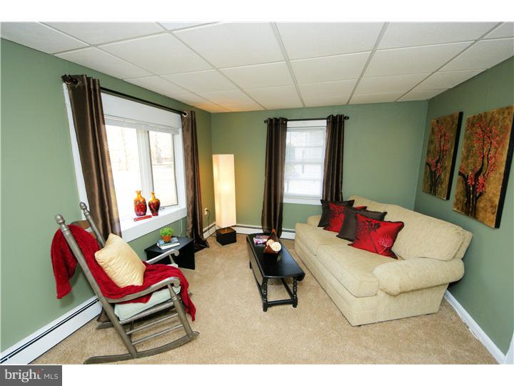 37 Diverty Road Pennington, NJ 08534 - Photo 3 of 20 Living Room