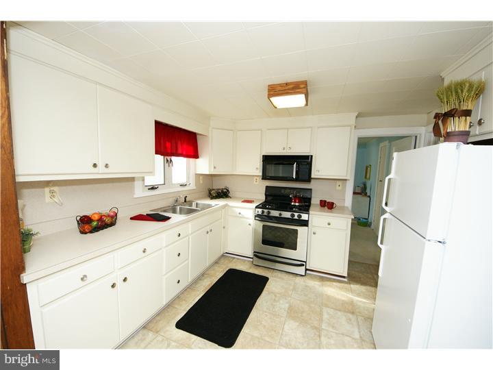 37 Diverty Road Pennington, NJ 08534 - Photo 4 of 20 Kitchen