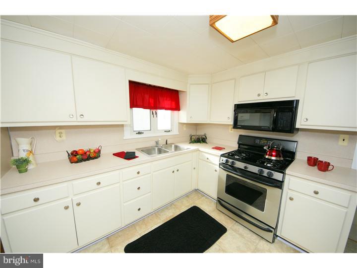 37 Diverty Road Pennington, NJ 08534 - Photo 5 of 20 Kitchen