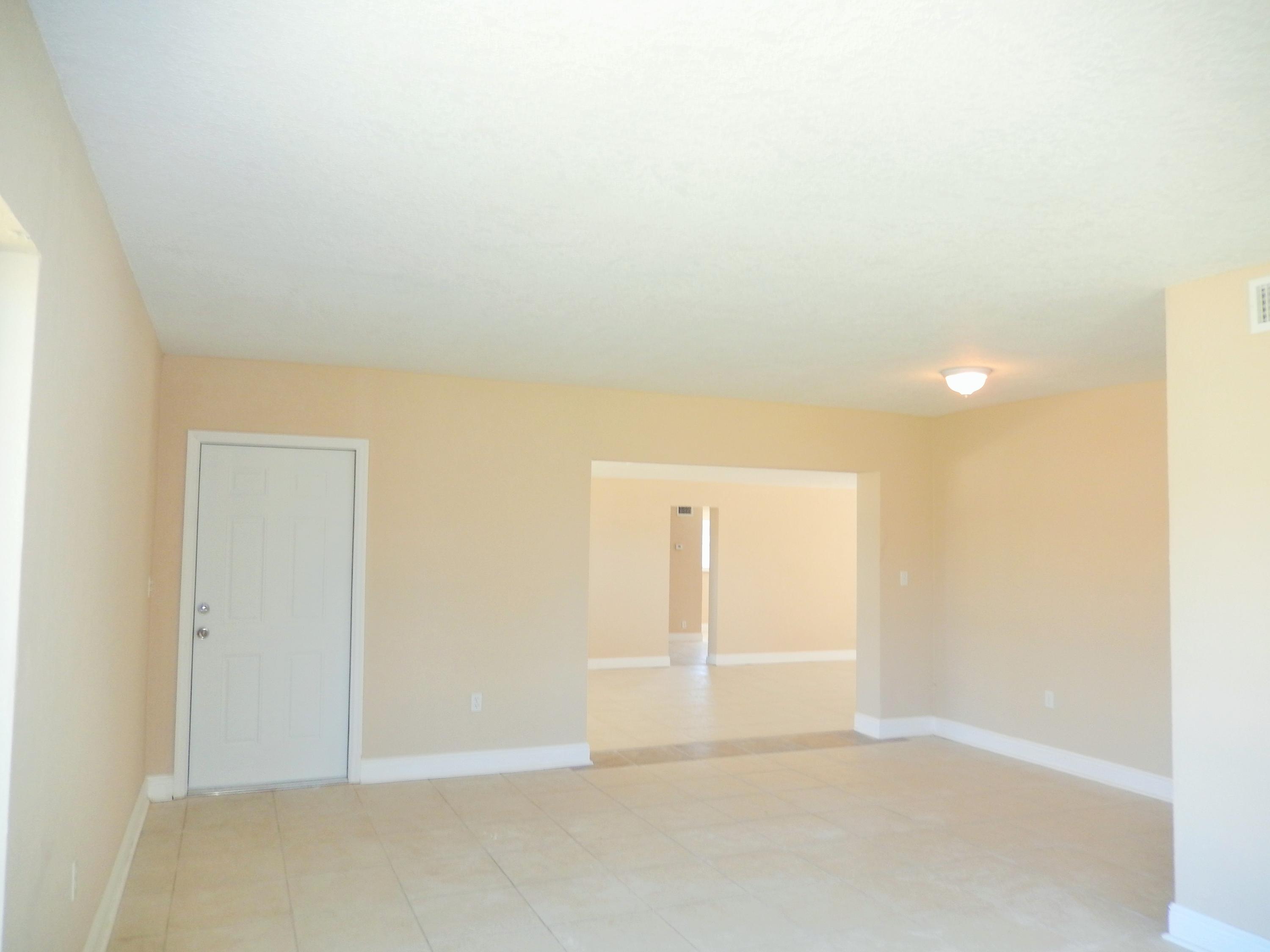 313 Pinehurst Road Palm Springs, FL 33461 - Photo 13 of 24 living