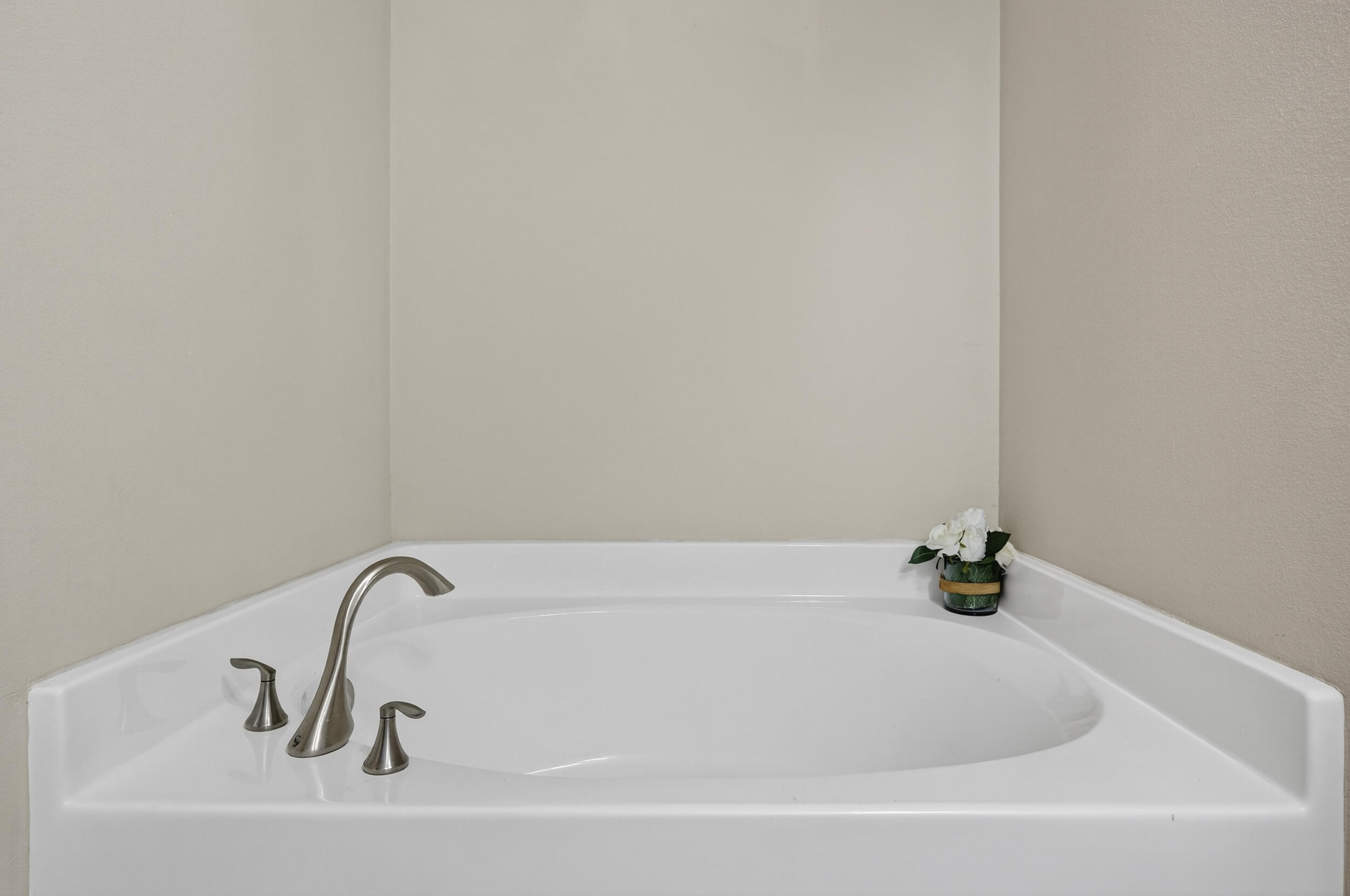 313 Gauntlet Drive Crestview, FL 32539 - Photo 29 of 44 a white bath tub sitting in a bathroom