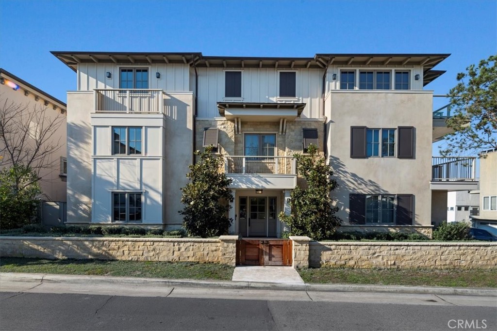 328 28th Street Manhattan Beach, CA 90266 - Photo 2 of 3 front view of a house