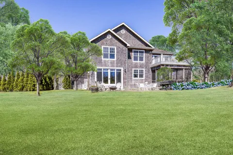 $3,250,000 | 9 Dering Lane, East Hampton, NY 11937